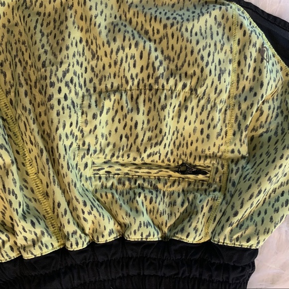 Lululemon Hotty Hot Shorts sz8 - Picture 7 of 10